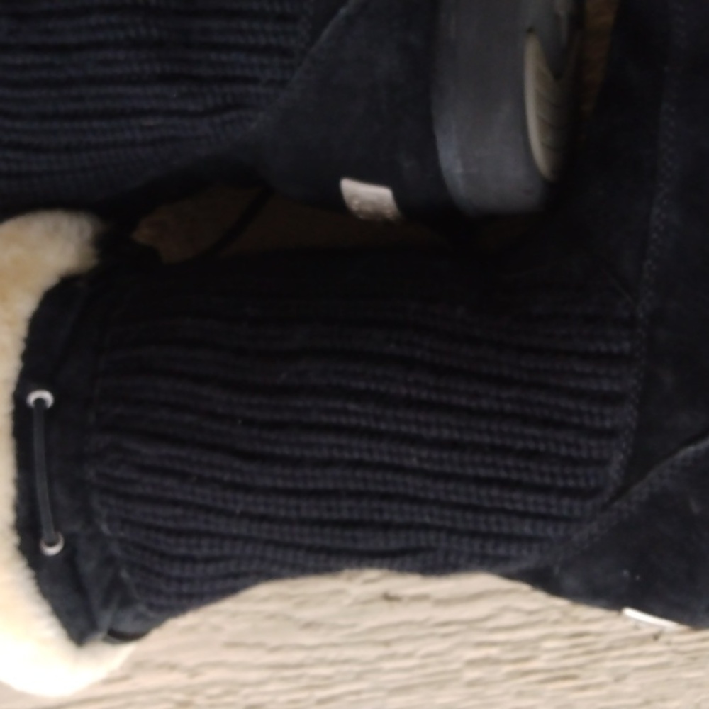 UGG AUSTRALIA BOOTS - Picture 7 of 9
